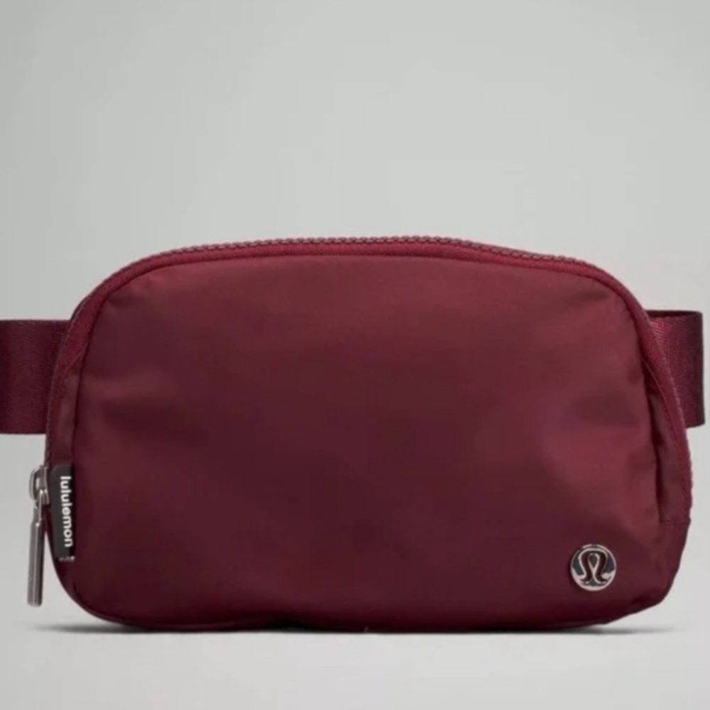 NWT Lululemon Everywhere Belt Bag Maroon